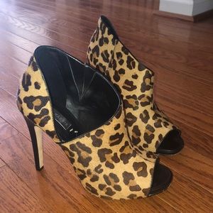 BCBG MAXAZRIA Leopard print heels